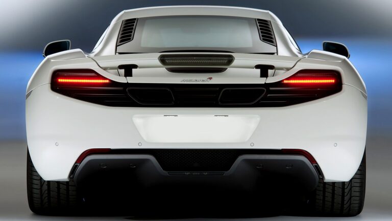 McLaren 720S Supercar - Feature View