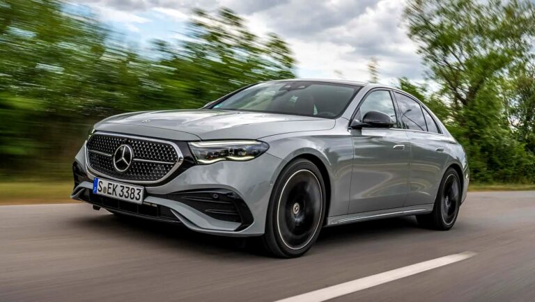 Mercedes E-Class - Feature View