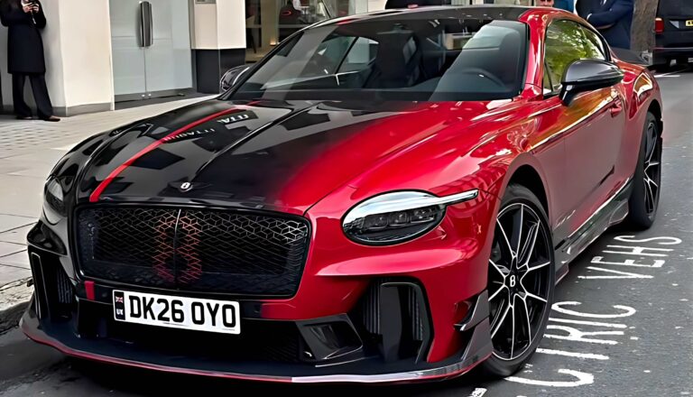 Mulliner Bentley Supersports Flaunts Rare Two-Tone Colour Fade on London Streets official exterior hero view