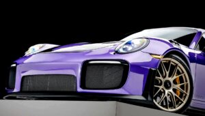 Porsche 911 GT2 RS - Feature View