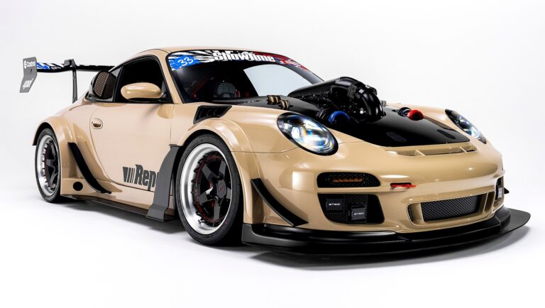 Porsche 911 V8 - Feature View