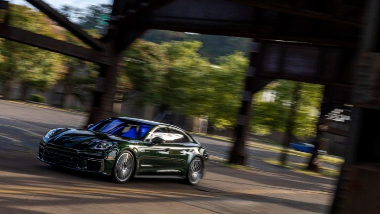 Porsche Audi Platform - Feature View