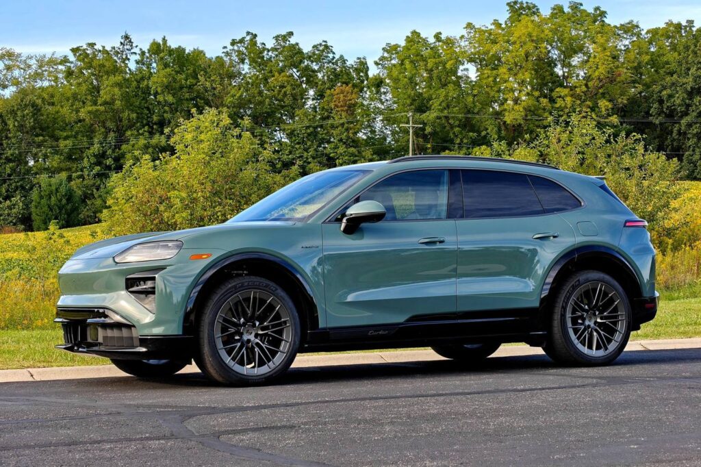 Porsche Cayenne Electric - Feature View