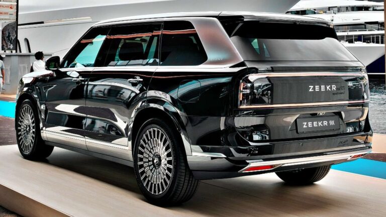 Zeekr corporate strategy takes aim at BMW and Mercedes in Europe official exterior hero view