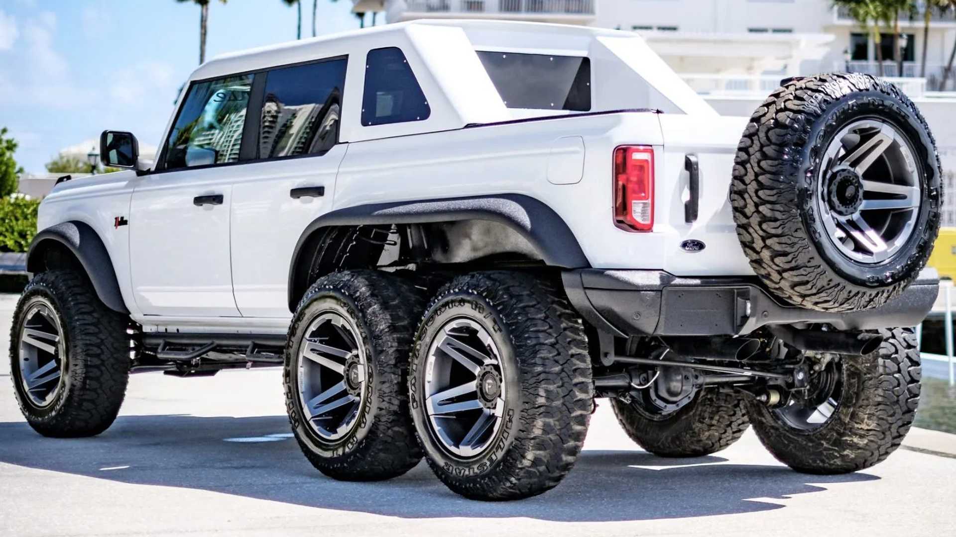 apocalypse-dark-horse-ford-bronco-6x6-rear-angle