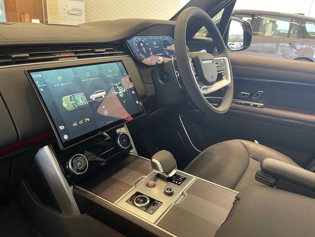 shukers_landrover_271560749_649391589409407_4878514028917494490_n