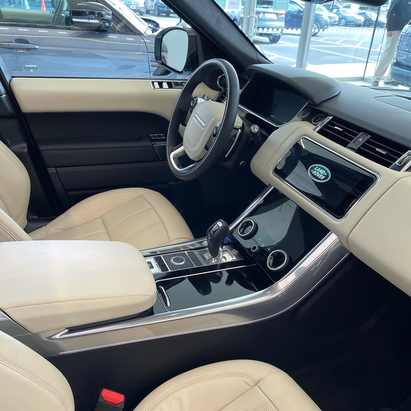 landroverparsippany_274201517_684381229261288_7162695697498794620_n