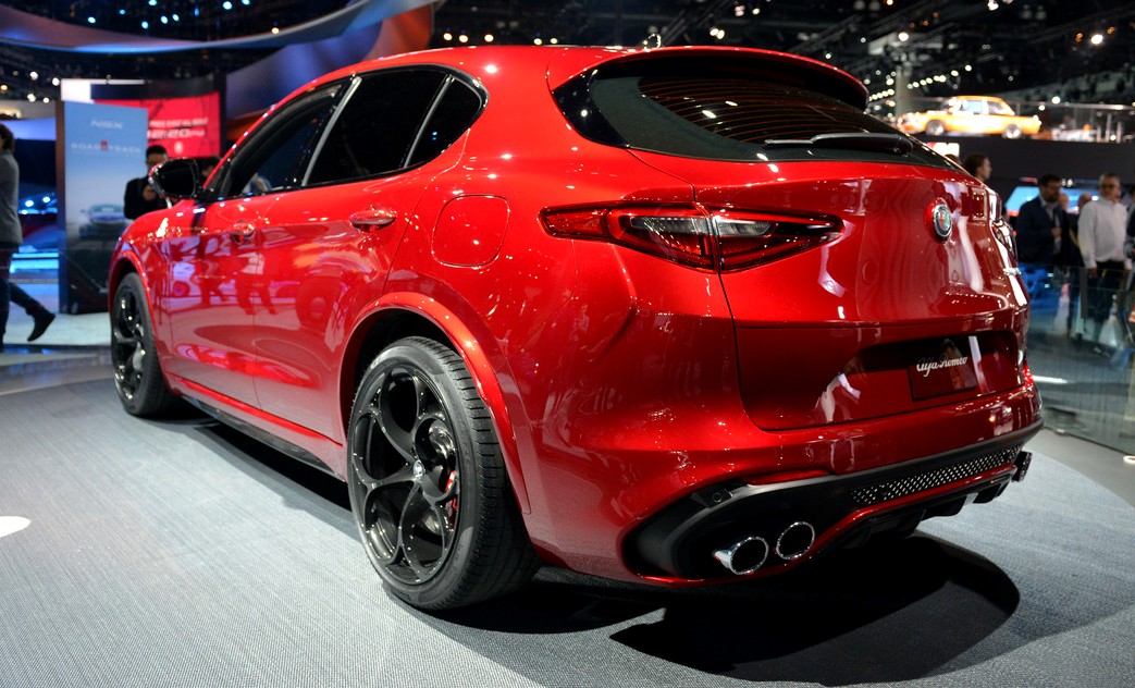 alfa-romeo-stelvio-la-2016 1