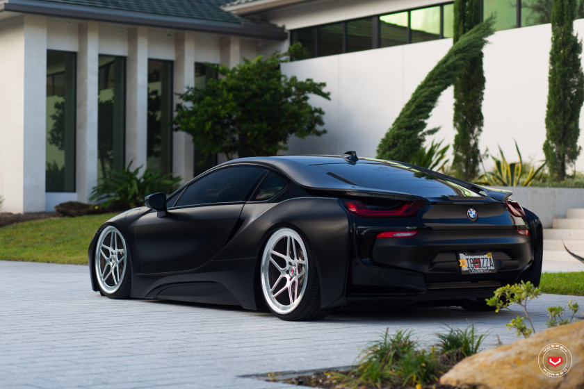 Matte-Black-BMW-i8-2