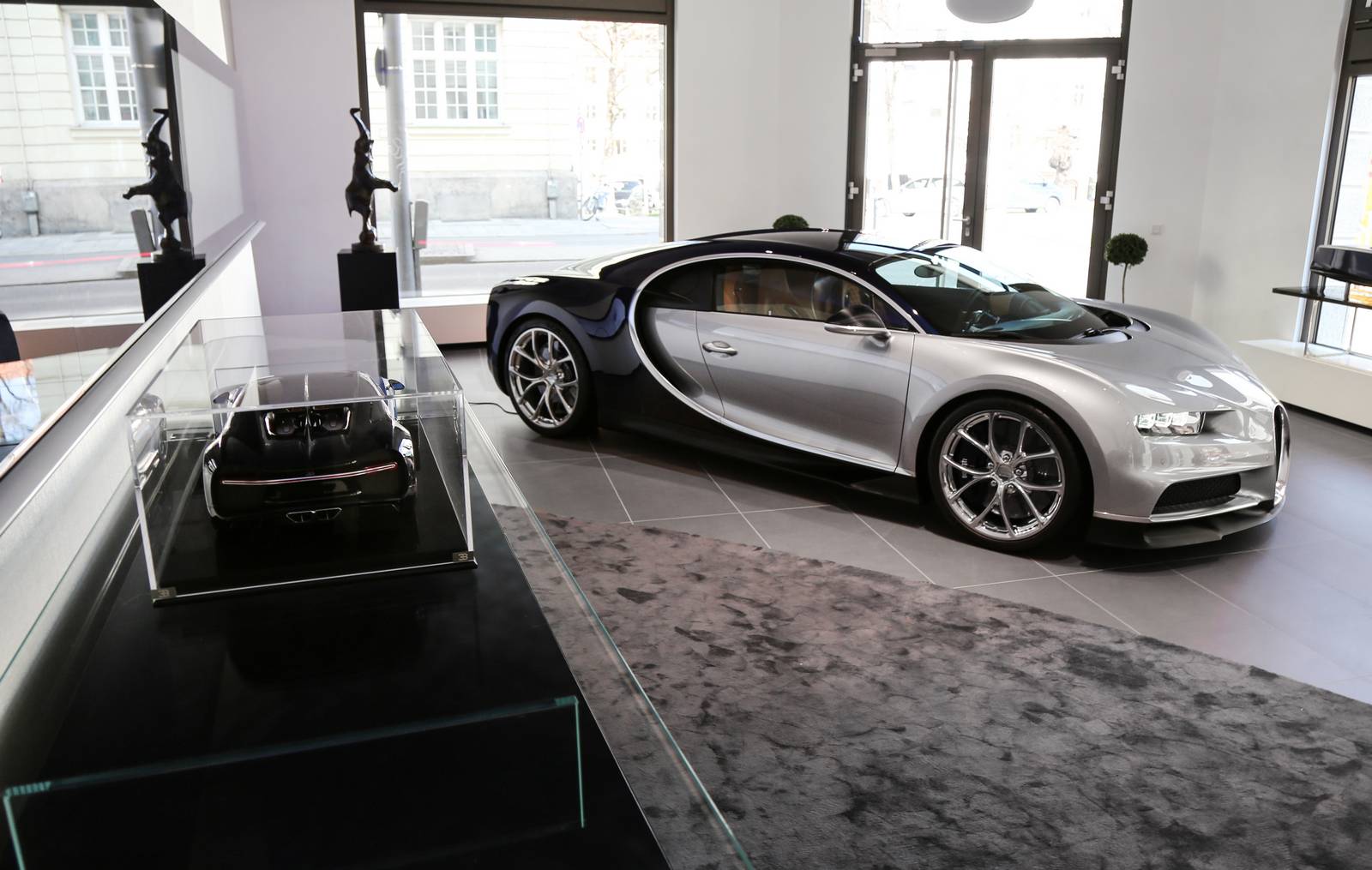 Bugatti-Munich-Boutique-15.jpg