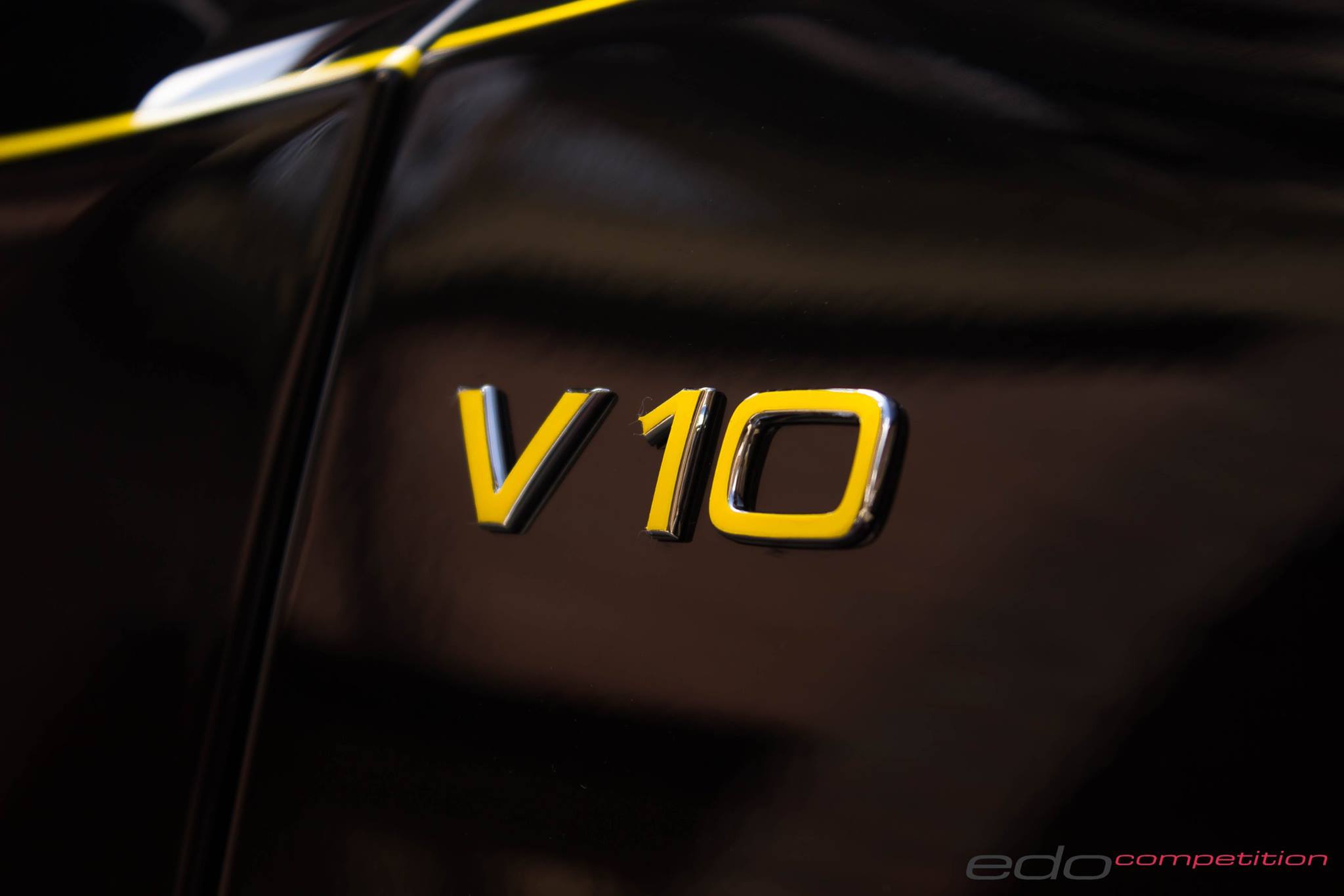 audi-r8-v10-tuned-by-edo-looks-like-the-lamborghini-centenario_13