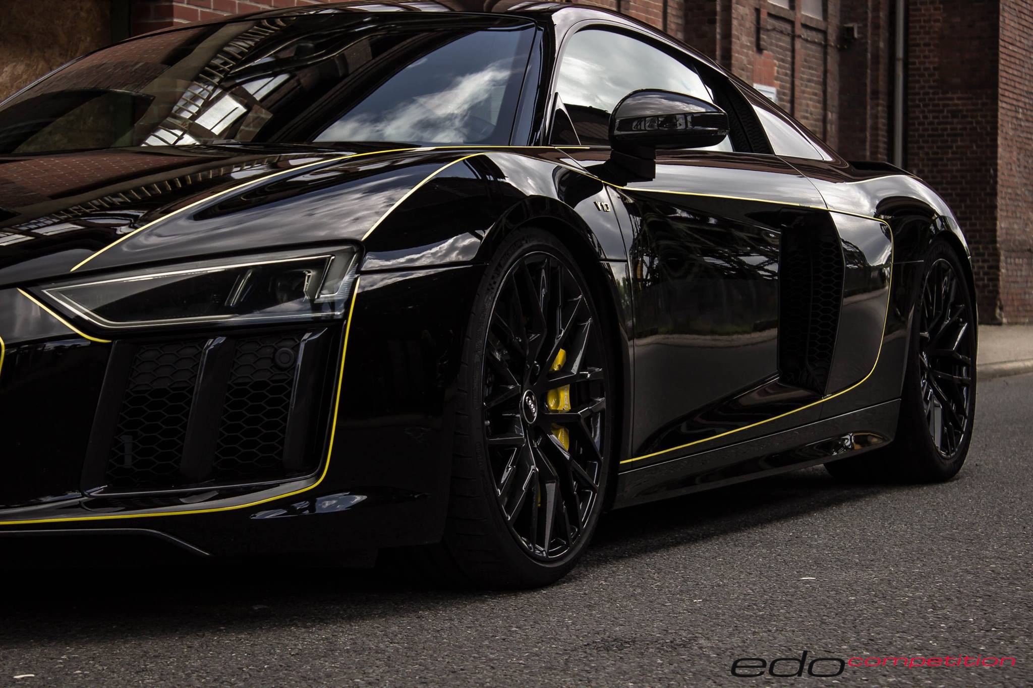 audi-r8-v10-tuned-by-edo-looks-like-the-lamborghini-centenario_2