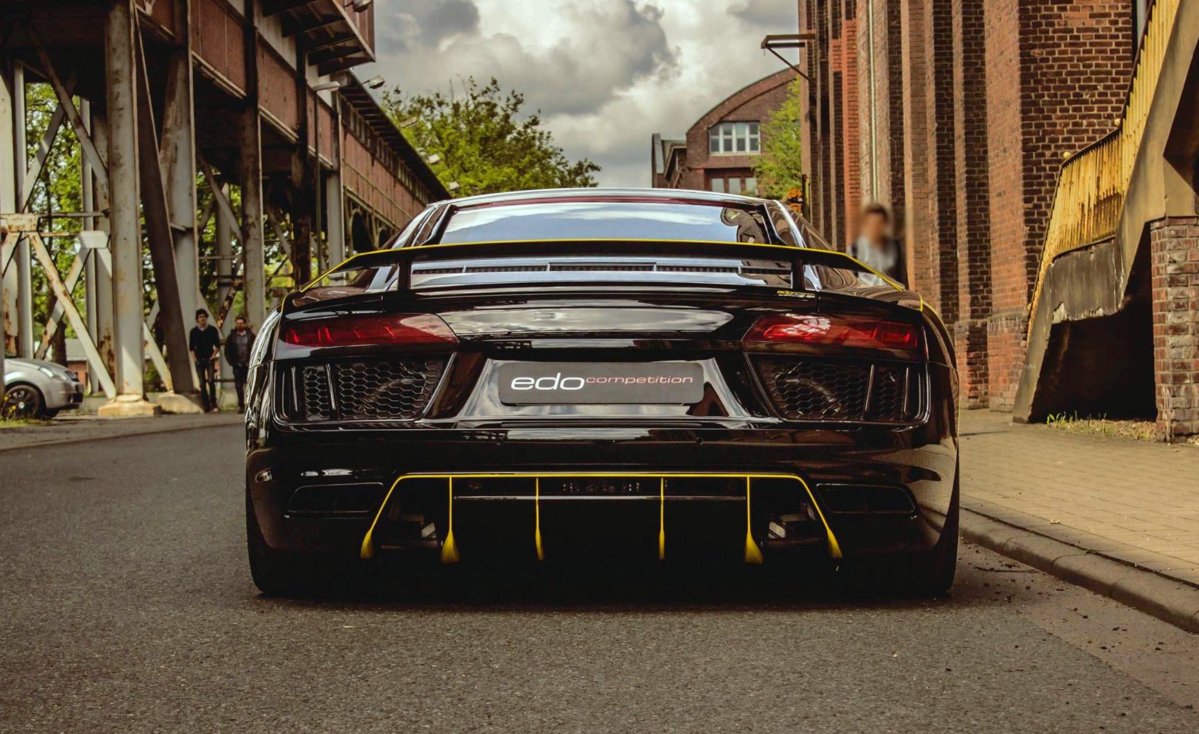audi-r8-v10-tuned-by-edo-looks-like-the-lamborghini-centenario_5
