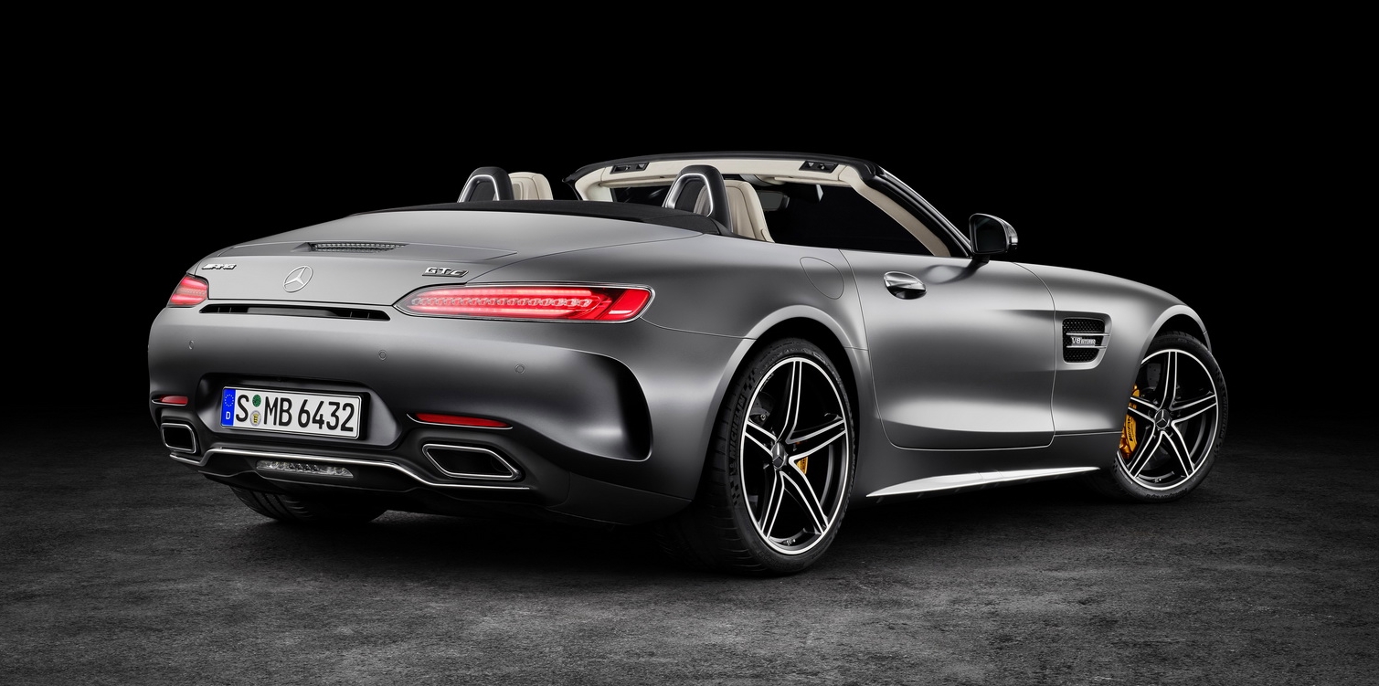 2017-MercedesAMGGT-Roadster-07