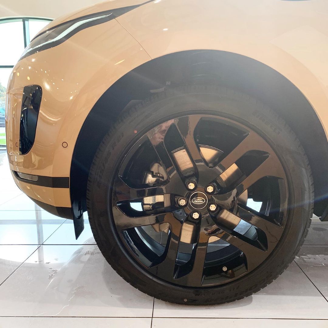 guysalmon.jlr_122026609_191980642451149_4040421462696133721_n