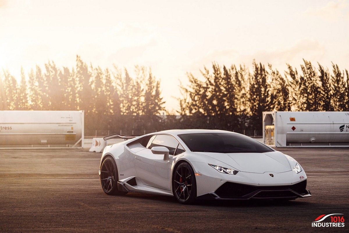1016 White Huracan 2