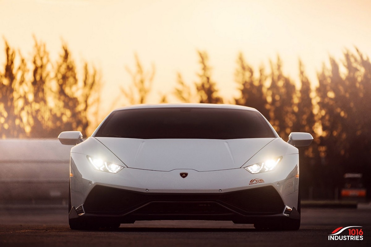 1016 White Huracan 5