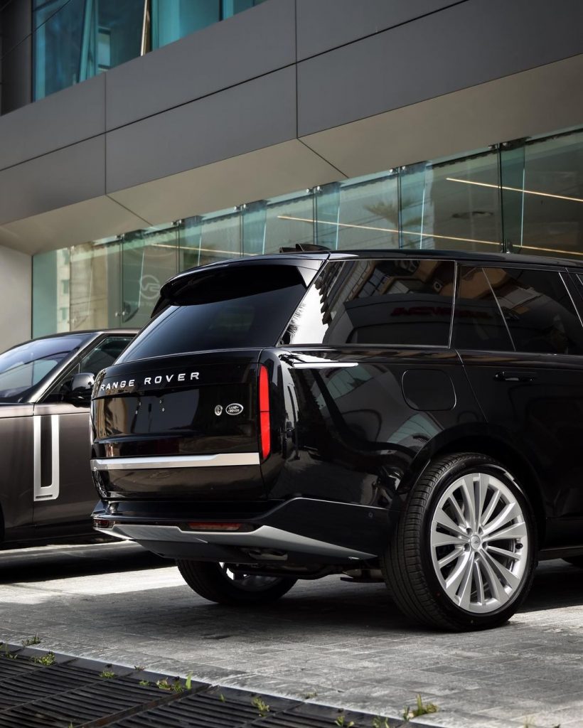 Range Rover First Edition Rear 2022 Range Rover First Edition 4.4L Twin-Turbo V8 | Range Rover Fans
