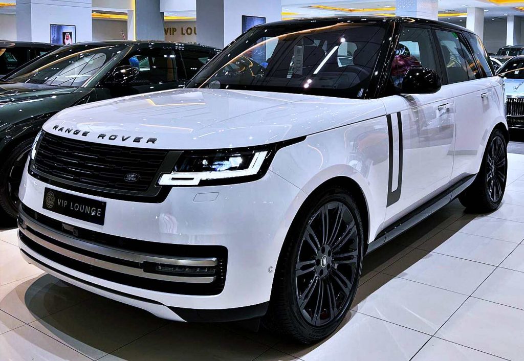 2022 Full White Range Rover HSE on Black Wheels