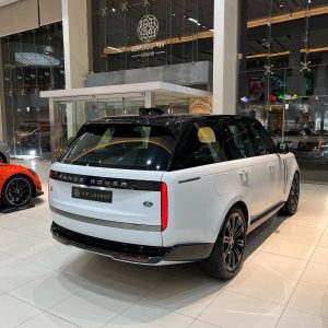 2022 Full White Range Rover HSE on Black Wheels