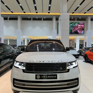 2022 Full White Range Rover HSE on Black Wheels