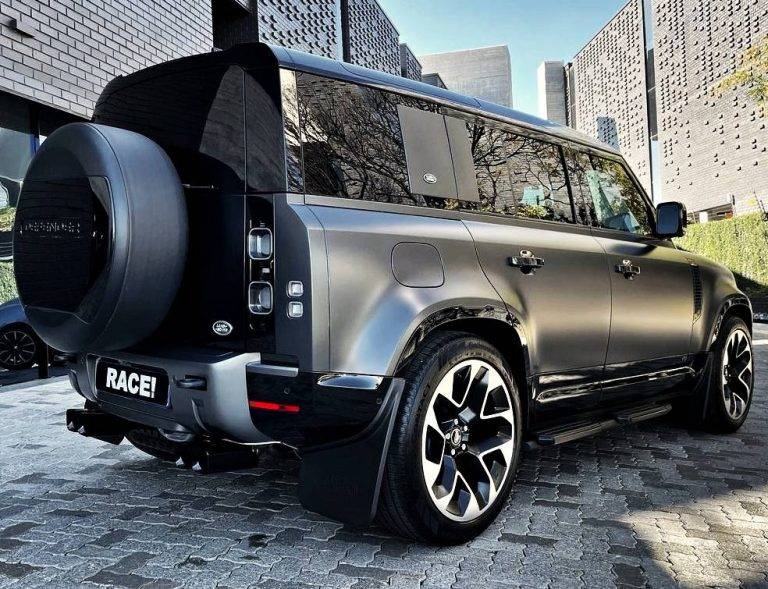 2022-KAHN-Land-Rover-Defender-110-V8-by-RACE