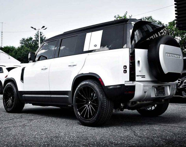 2022-Land-Rover-Defender-110-on-2222-Savini-Wheels