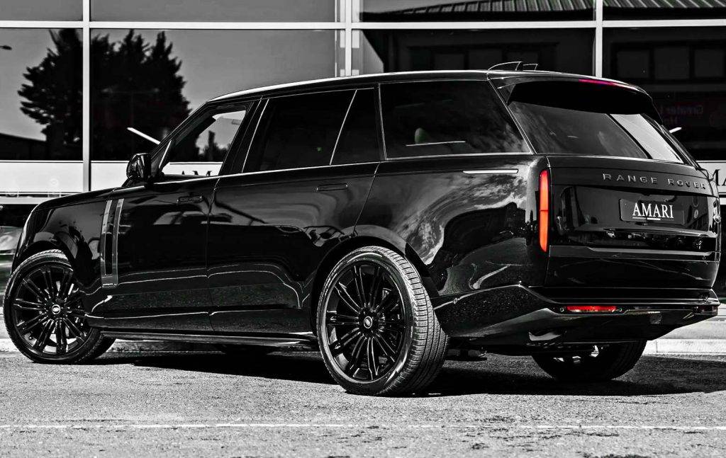 2023 Range Rover Autobiography P400 in Full Black