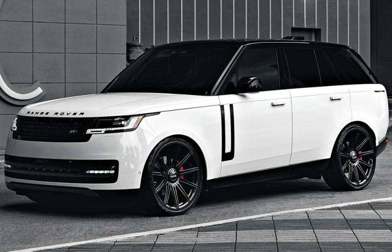 2023-Range-Rover-Vogue-Sitting-on-Vossen-Wheels