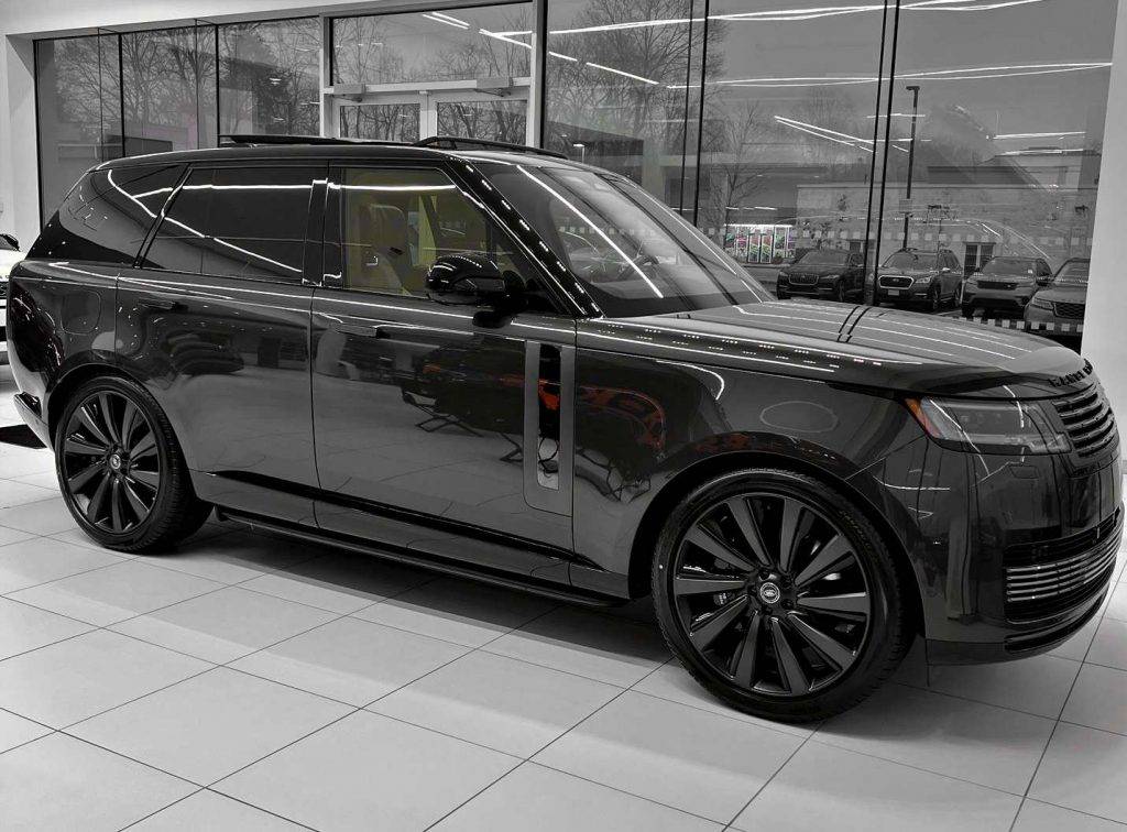 2023 Range Rover SV