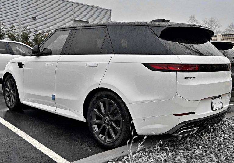 2023-Range-Rover-Sport-in-Fuji-White