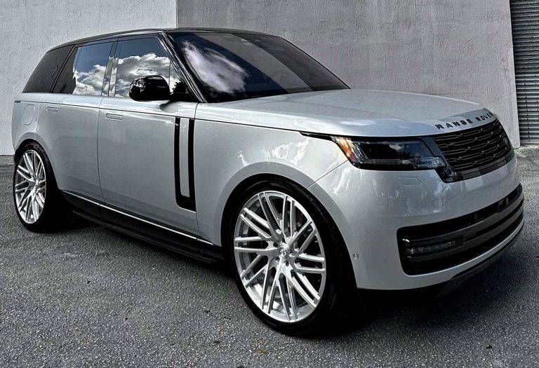 2023-Range-Rover-on-24-Velos-D20-Forged-Wheels