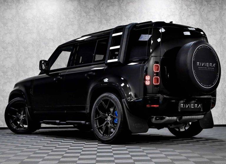 2023-Riviera-Land-Rover-Defender