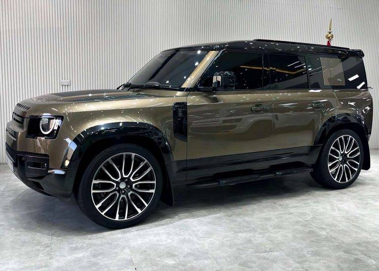2023-Land-Rover-Defender-P300