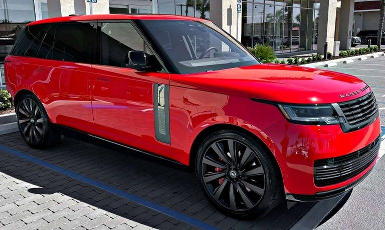 Range-Rover-Vogue-in-Rosso-Corsa-Red