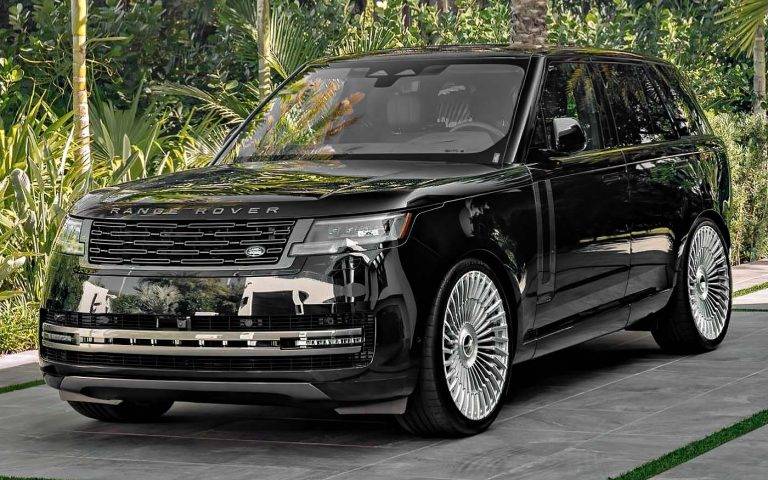 2023-Urban-Range-Rover-Sitting-on-Vossen-Wheels