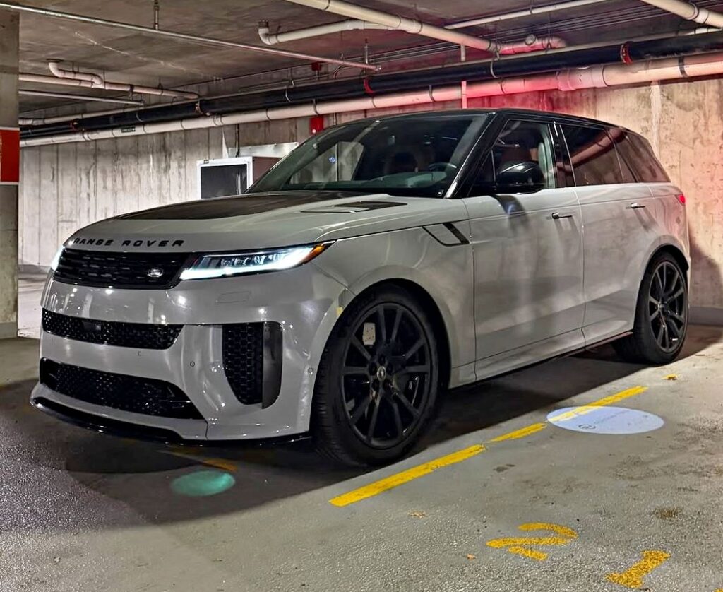Nardo-Grey-Range-Rover-Sport-SV-2025-feature-1