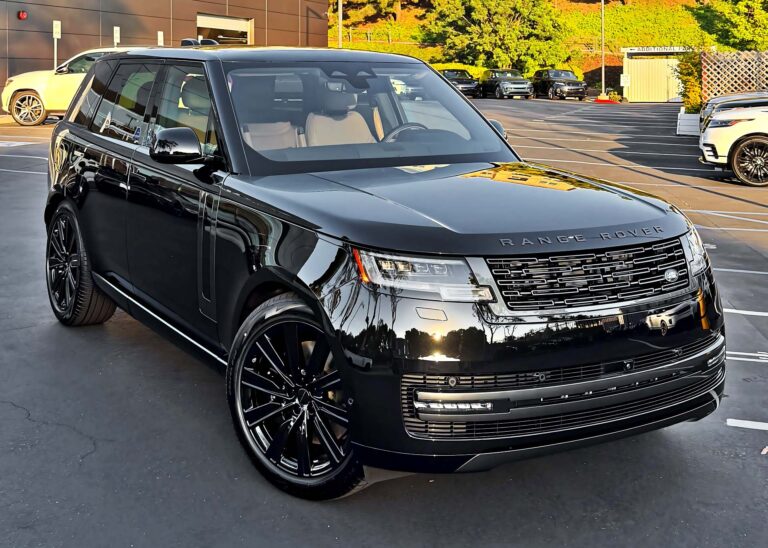 Range Rover Santorini - Feature View