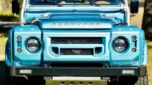Land Rover Defender - Feature View